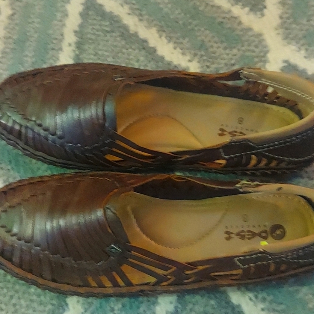 Nwot!! Desi hangover unisex sandals